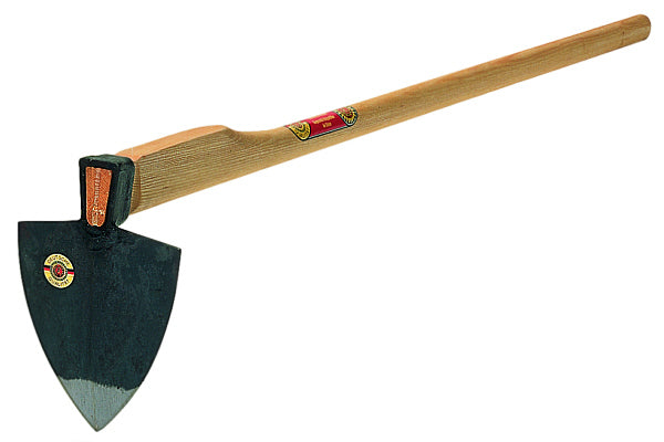 Munich Pointed Hoe 28oz - 8"x 6" with 43" Ash Handle